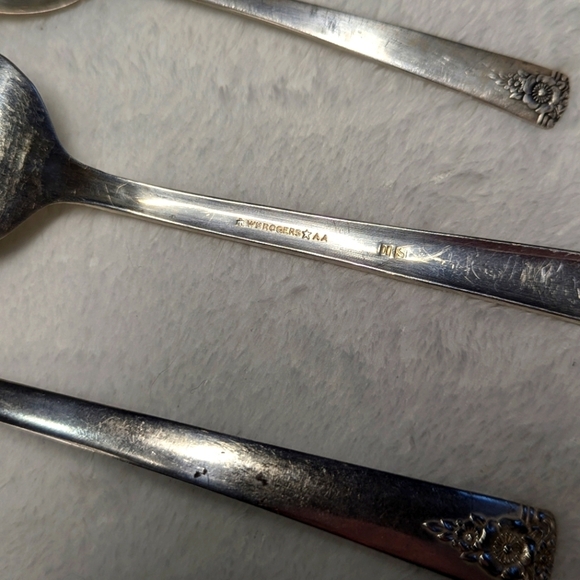 Vintage W.M. Rogers 5 Piece Reinforced Silver Plated Serving Ware - Picture 3 of 8